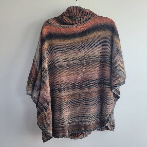 striped turtleneck knit poncho with front‎ pockets and textured details - Picture 2 of 11